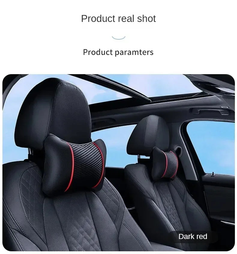 Primer plano de un reposacabezas y cojín de asiento de cuero negro con detalles rojos dentro de un vehículo.