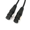 Cable de audio profesional negro de 3 pines XLR con conectores.