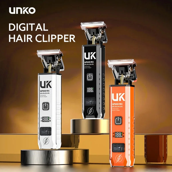 Tres cortadoras de pelo digital Unko exhibidas verticalmente sobre una superficie de madera.