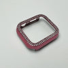 Funda de diamantes con brillo color oro rosa para Apple Watch, mostrada contra fondo blanco.
