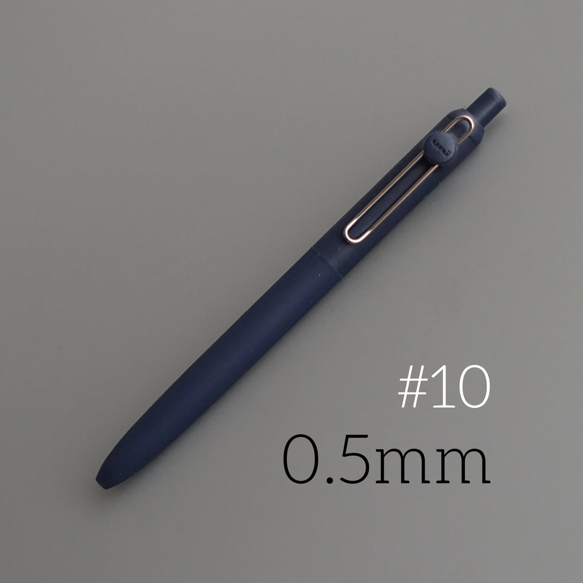 A dark blue Uni ZENTO quick-dry gel pen with a gold-colored tip and a numbered marking of #10 0.5mm.