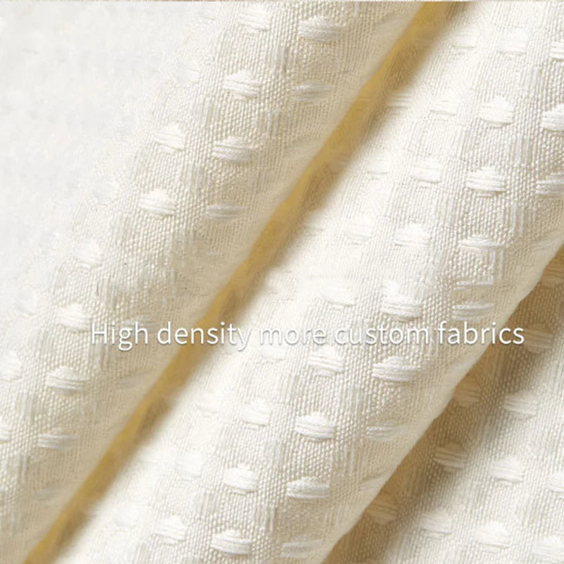 Primer plano de la textura de tela blanca y alta densidad usada para una cortina de ducha botánica moderna