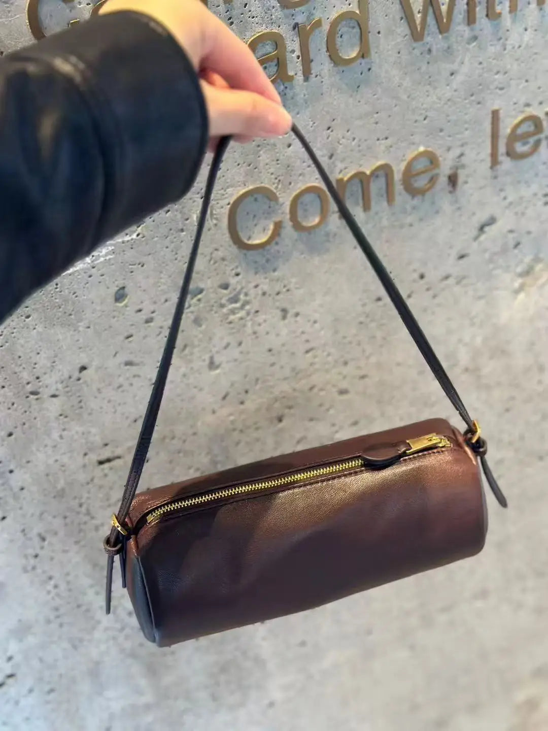 Vintage Y2K Vegetable-Tanned Leather Cylinder Bag