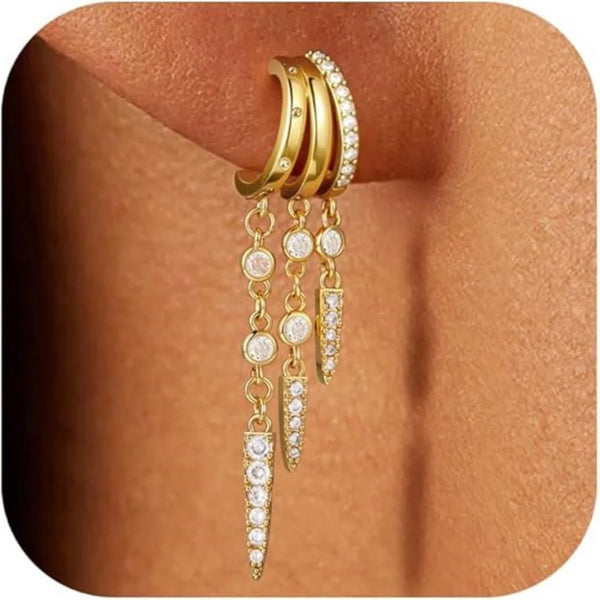 Pendientes de aro triples bañados en oro con anillos apilados y charms colgantes