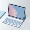 Helles blaues iPad-Hülle mit passender Bluetooth-Tastaturabdeckung, geöffnet, zeigt einen rosa Teddybären-Aufdruck