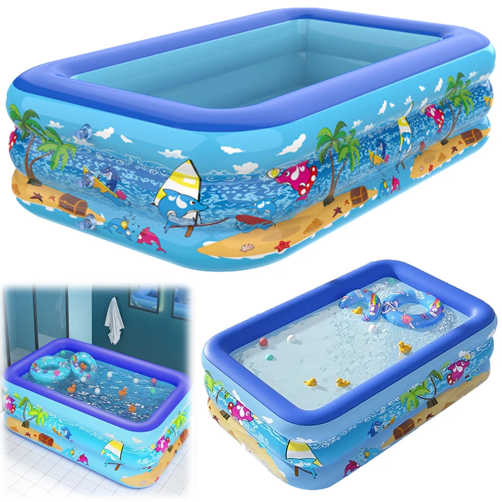 Grande piscine gonflable familiale en forme de bateau avec décor tropical et animaux.