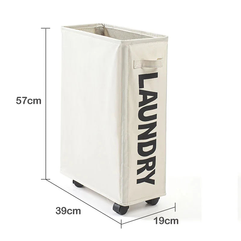 Panier de rangement blanc sur roues pour linge ou tapis de yoga avec un filet supérieur.