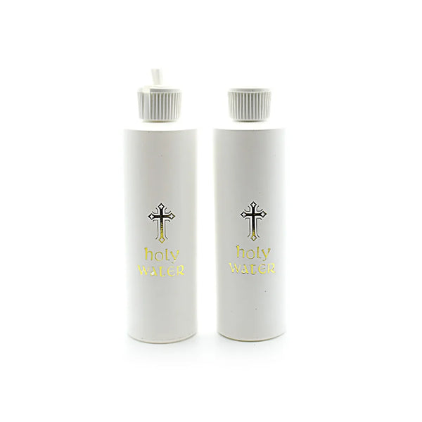 Botella blanca de agua bendita con diseño de cruz dorada y tapa blanca.