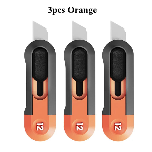 Trois couteaux utilitaires compacts de couleur orange côte à côte