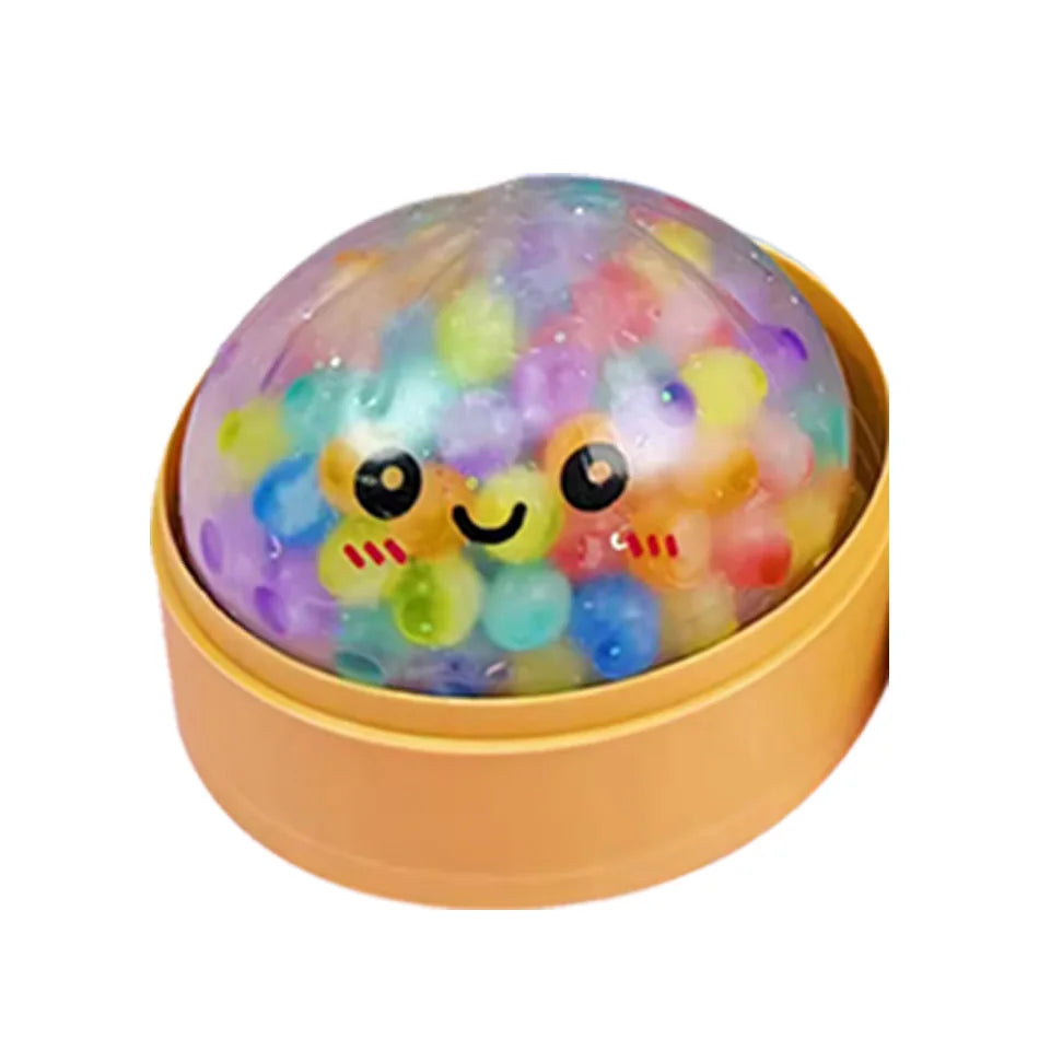 Durchsichtiger, sphärischer Squishy-Spielzeug in Dfillen und als Dumpling geformt.
