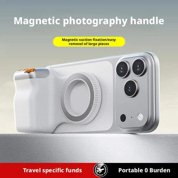 Cuerpo de cámara blanco con asa magnética de fotografía sobre una superficie gris.