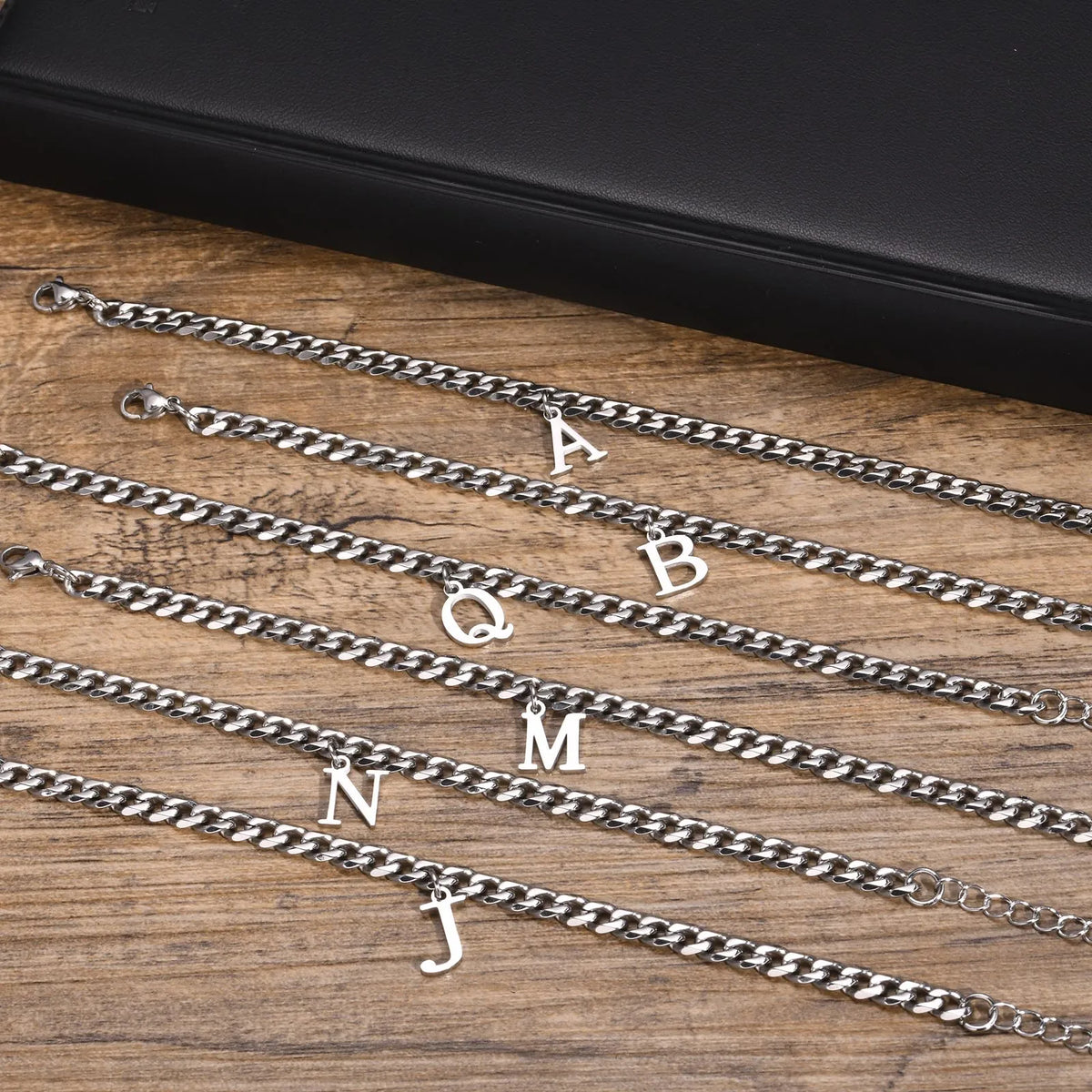 Personalisierte Initial-Kettenarmband