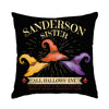 Cojín decorativo negro con texto dorado que dice Sanderson Sister y All Hallows' Eve con diseño de sol radial.