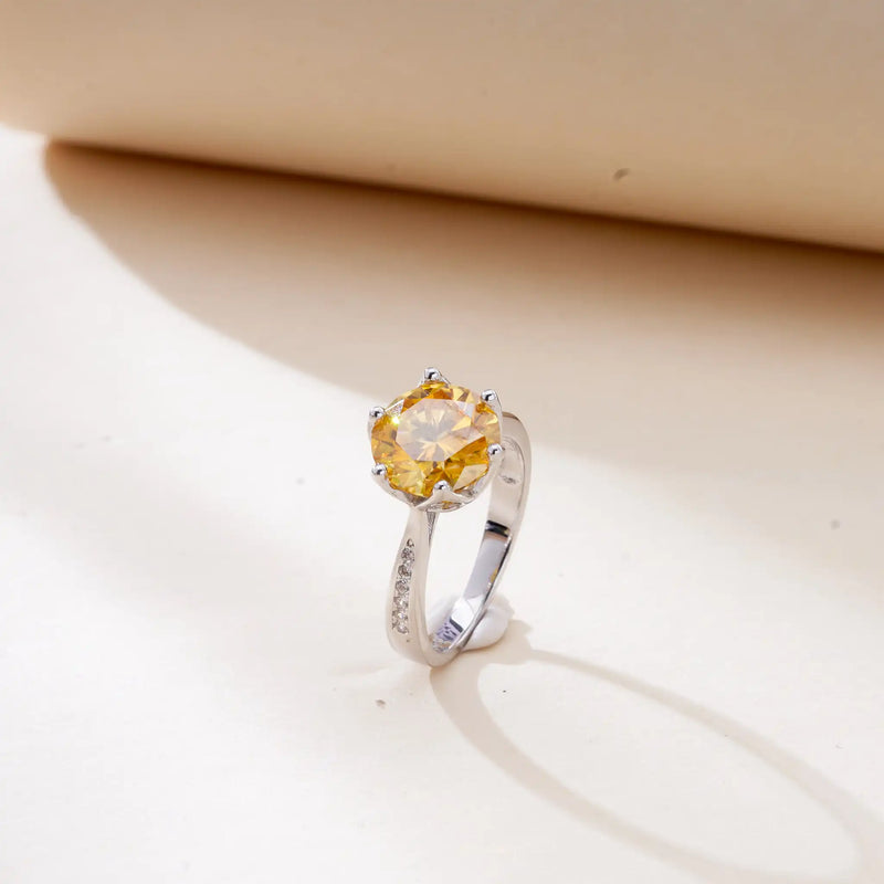 Anillo Solitario de Moissanita Amarillo Oro 9mm en Plata de Ley 925