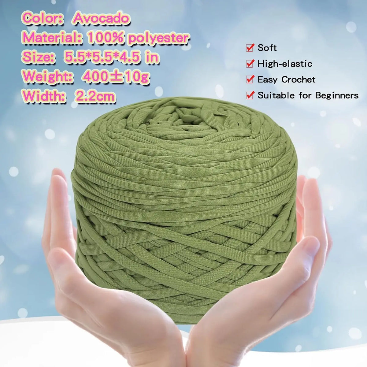 Eine Kugel aus olivgrünem 100% Polyester Strickgarn in den Händen.