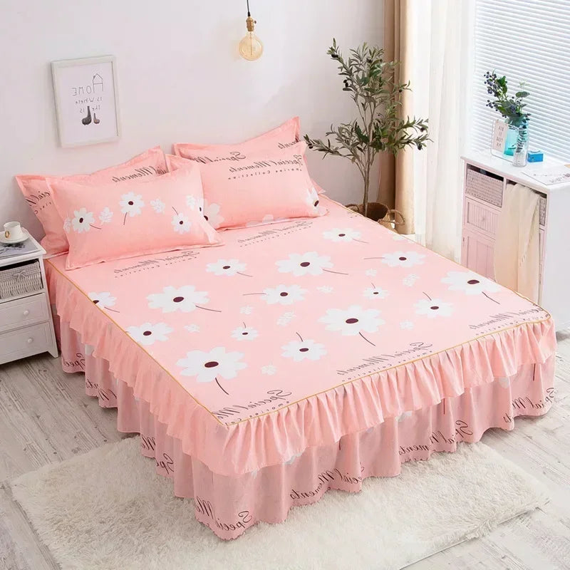Jupe de lit rose à double couche imprimée avec broderie florale blanche et coussins roses