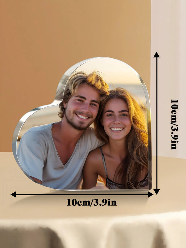 تذكار على شكل قلب من الأكريليك يحمل صورة لزوجين مبتسمين، بأبعاد 10 سم.