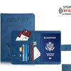 Porta-pasaporte de cuero azul con bloqueo RFID mostrando un pasaporte dentro.
