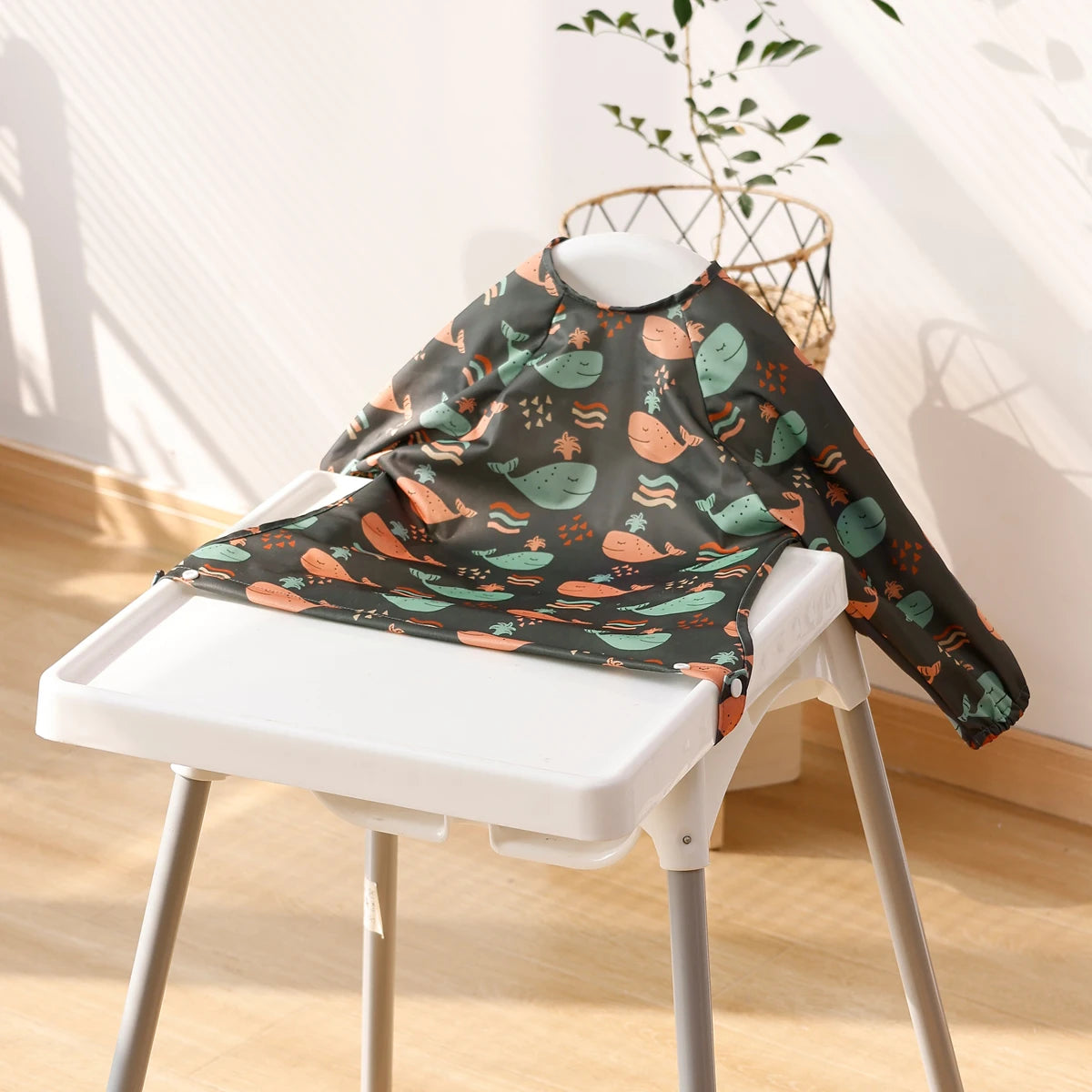 Snap Button Waterproof Baby Feeding Bib with Long Sleeves