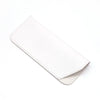 Estuche protector de gafas de cuero PU blanco visto de lado.