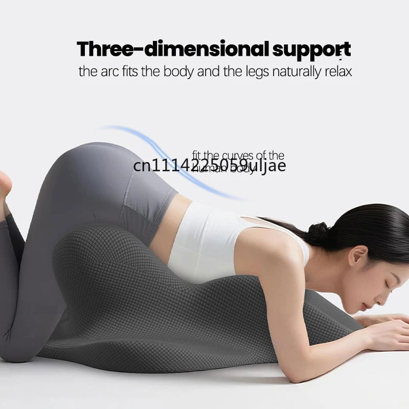 A woman is relaxing with a gray ergonomic support garment, demonstrating three-dimensional support for the body and legs.