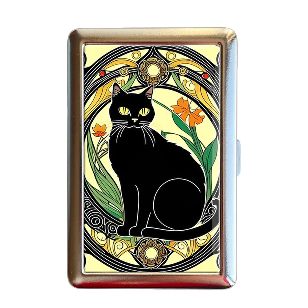 Estuche de tarjeta de metal vintage con diseño de gato negro y acentos florales dorados y naranjas.