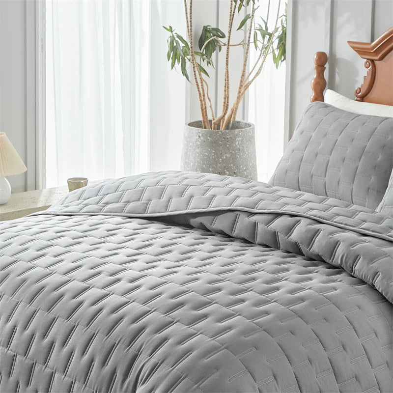 Lightweight All-Season Quilted Bedding Set with Pillow Shams