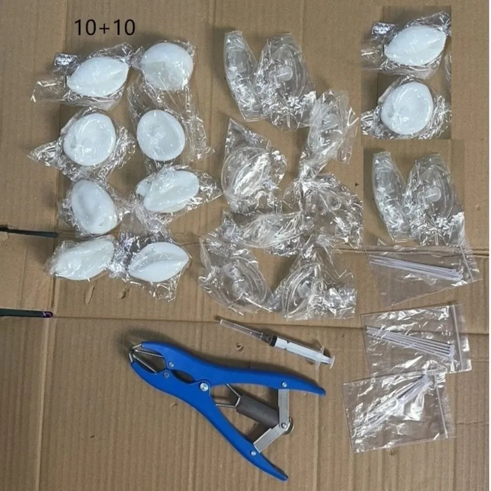 Set mit zehn quietschspielbare Stressbälle, verschiedenen Werkzeugen und Plastiktüten für DIY-Verwendung.