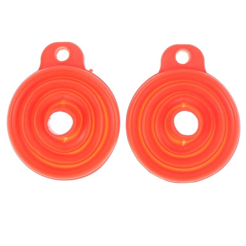 Un par de embudos de silicona plegables de color naranja brillante con asas.