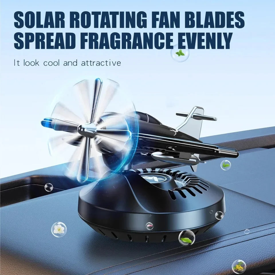 Un diffuseur d'air à pale de ventilateur solaire noir en rotation sur une surface sombre.