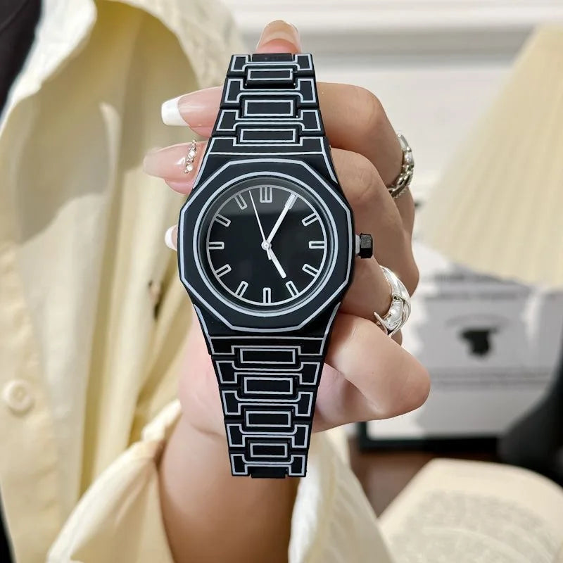 Casual Quartz Wristwatch with Plastic Strap