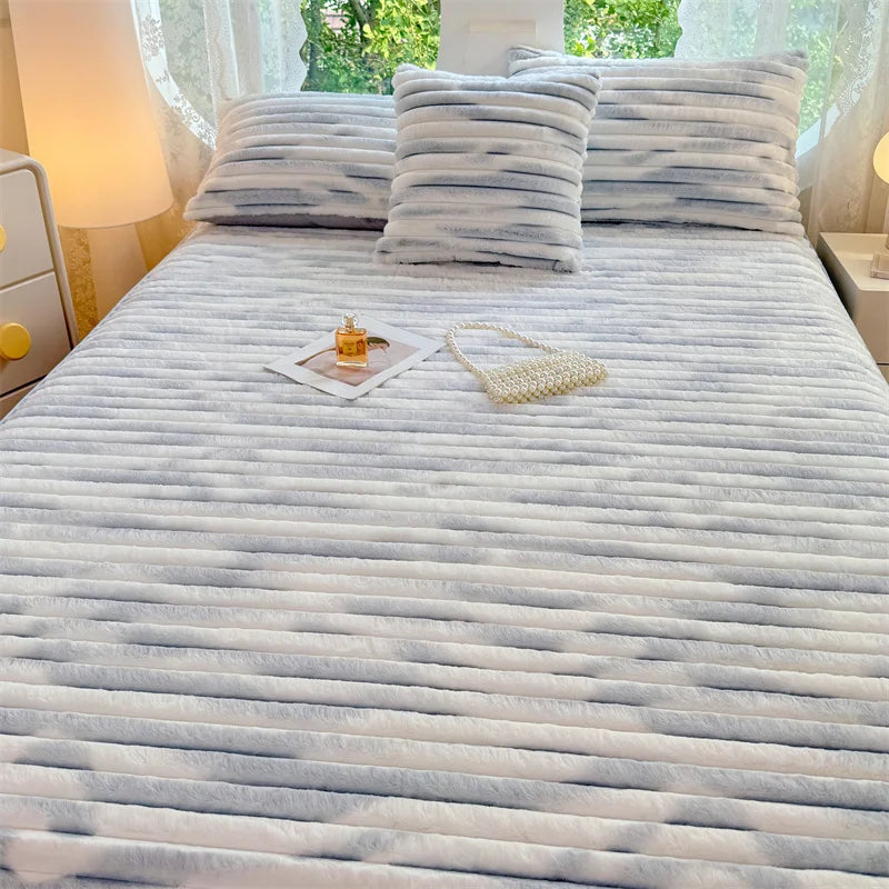 Plush Bed Skirt – Warm, Soft, and Elegant Bedding Essential