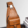 Braunes Kunstleder-Gürteltasche mit Riemen, hinten gezeigt.