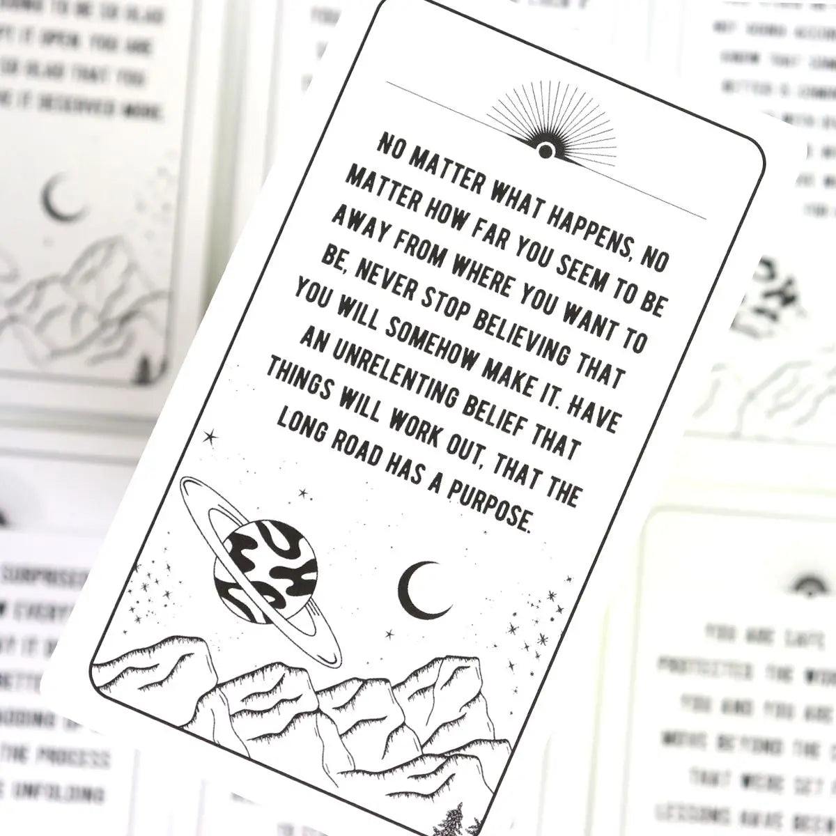 Seite eines Orakel-Guide-Decks mit Text über unerschütterlichen Glauben und den Zweck der Dinge.