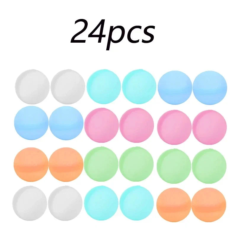 Ein Set von 24 wiederverwendbaren Silikon-Wasserballons in verschiedenen Pastellfarben wie Weiß, Hellblau, Pink und Grün.