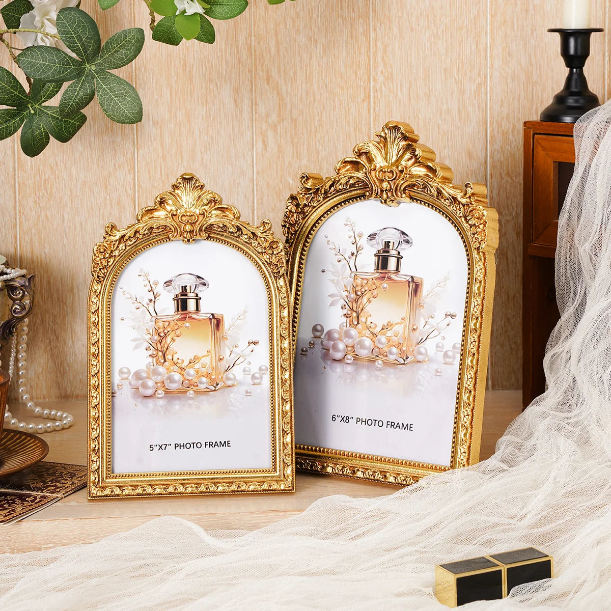 European Retro Arch Photo Frame with Golden Lace Design