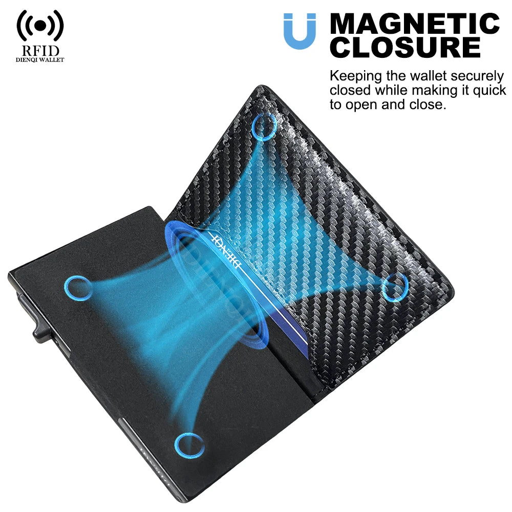 Porte-cartes noir élancé à surface texturée avec fermeture magnétique, montré ouvert.