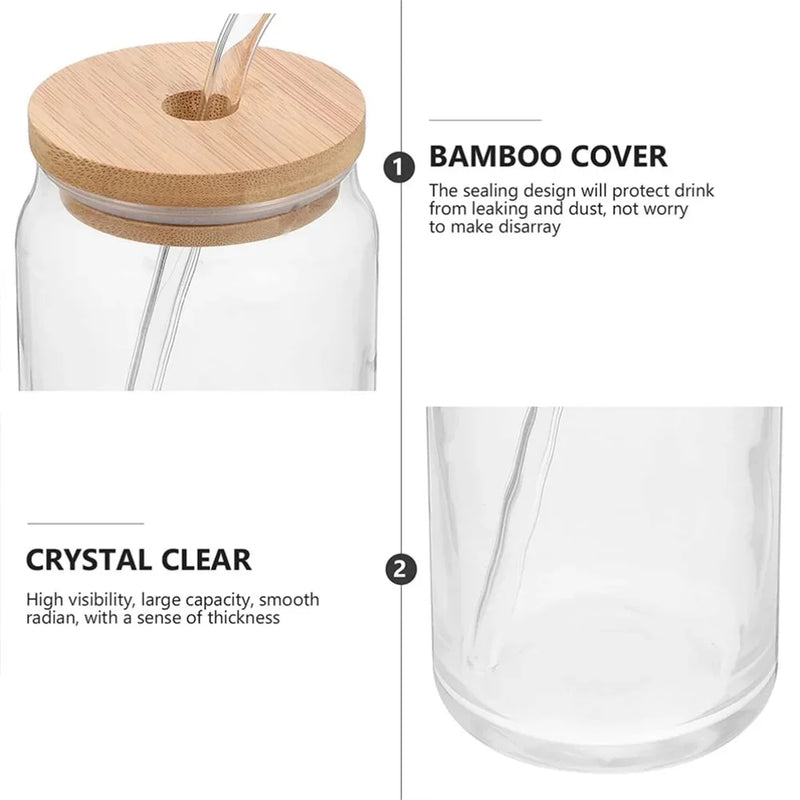Vaso de vidrio con forma de cerveza y tapa de bambú con pajita
