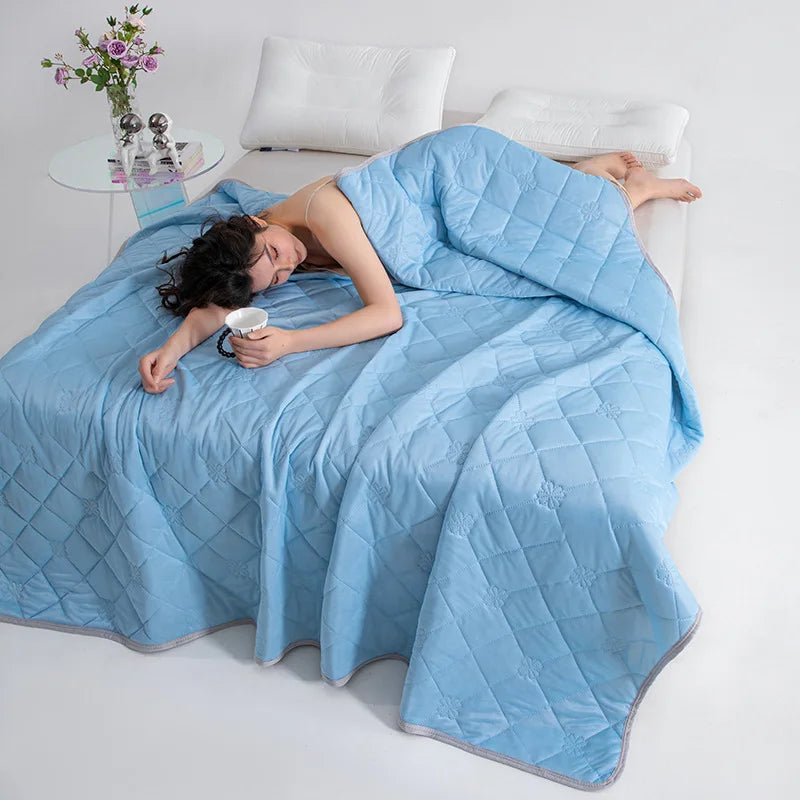 Summer Cooling Blanket with Breathable Polyester Fabric