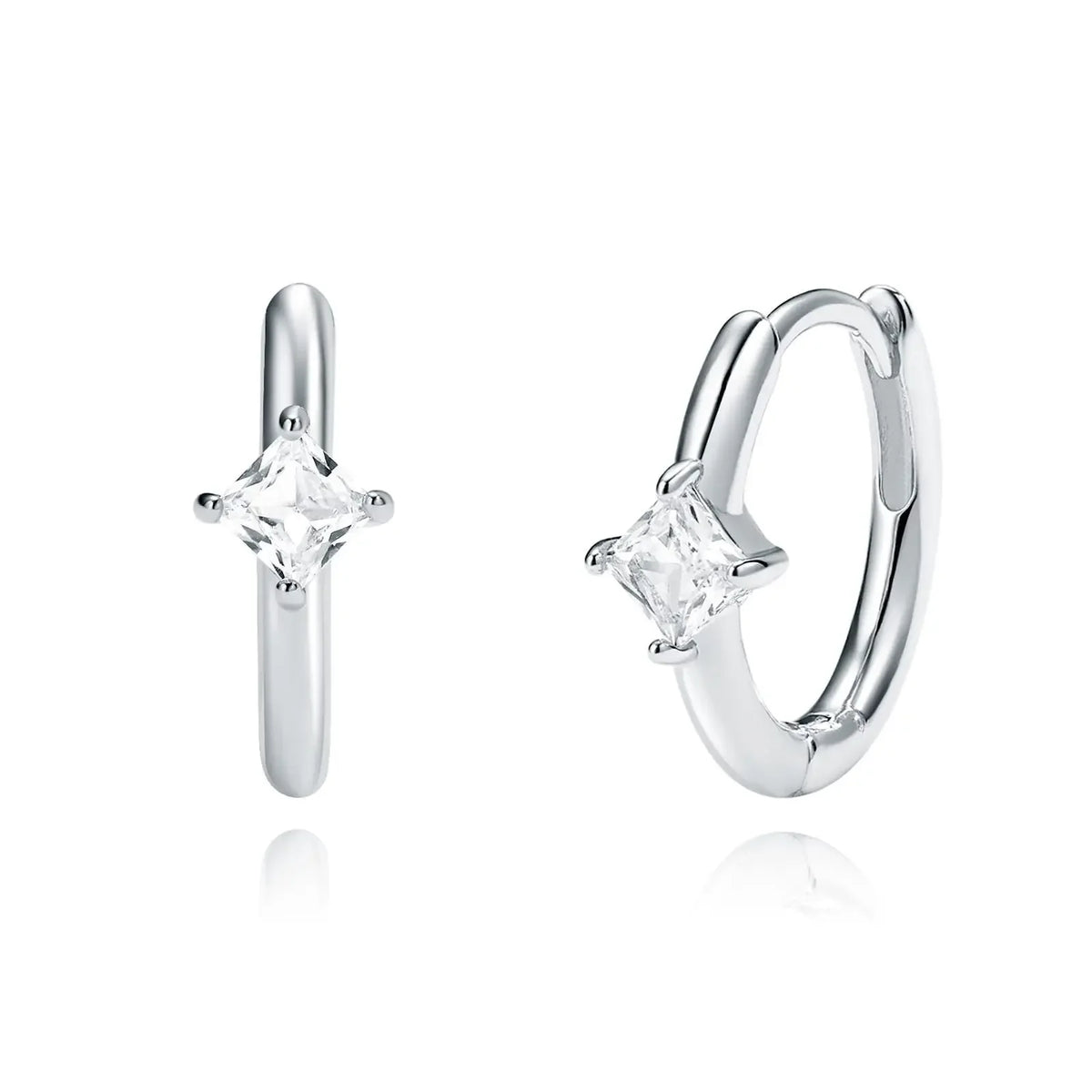 Pendientes de aro plateados con diseño de diamante de circonita cúbica.