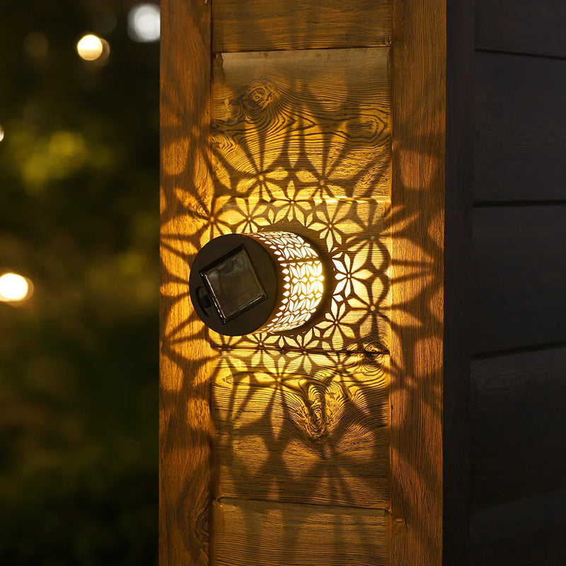 Solar-Mandala-Wandleuchte mit floraler Schattenprojektion