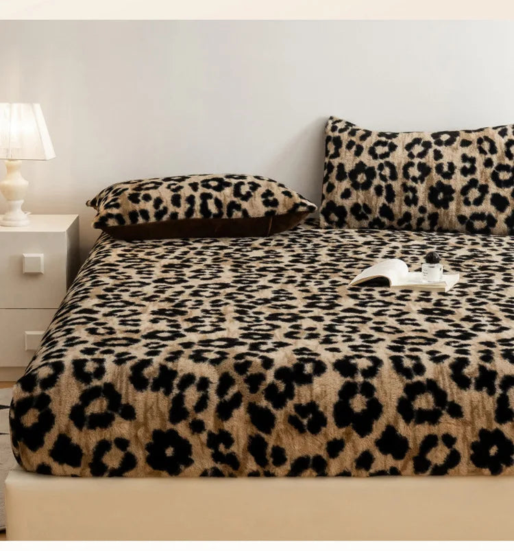 Cozy Plush Fitted Sheet with Leopard Print