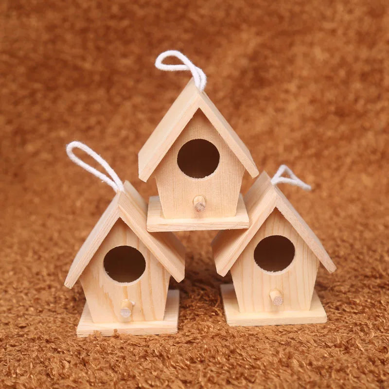 Kreatives Holz-Kolibrihaus mit Aufhängeseil