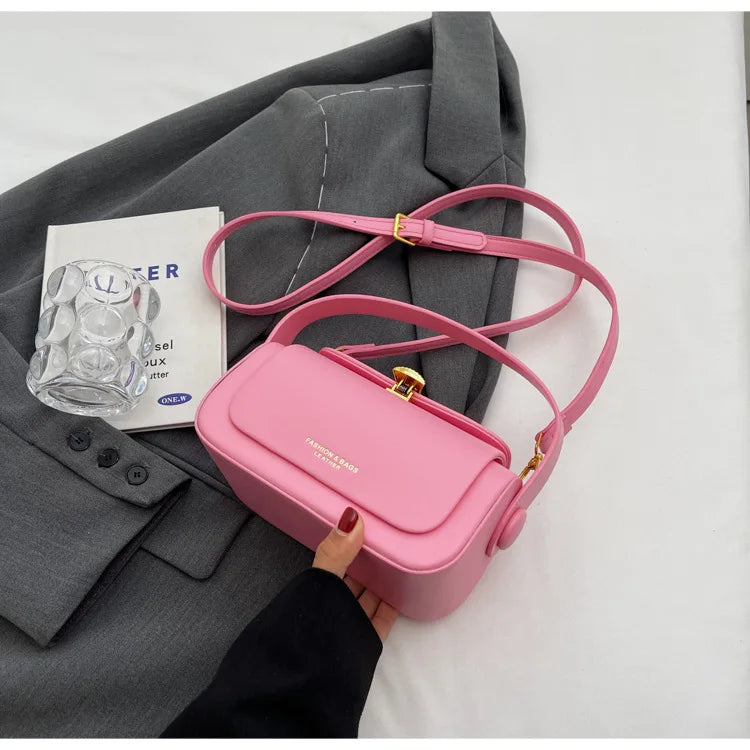Classic Retro Crossbody Shoulder Bag with Textured Flap