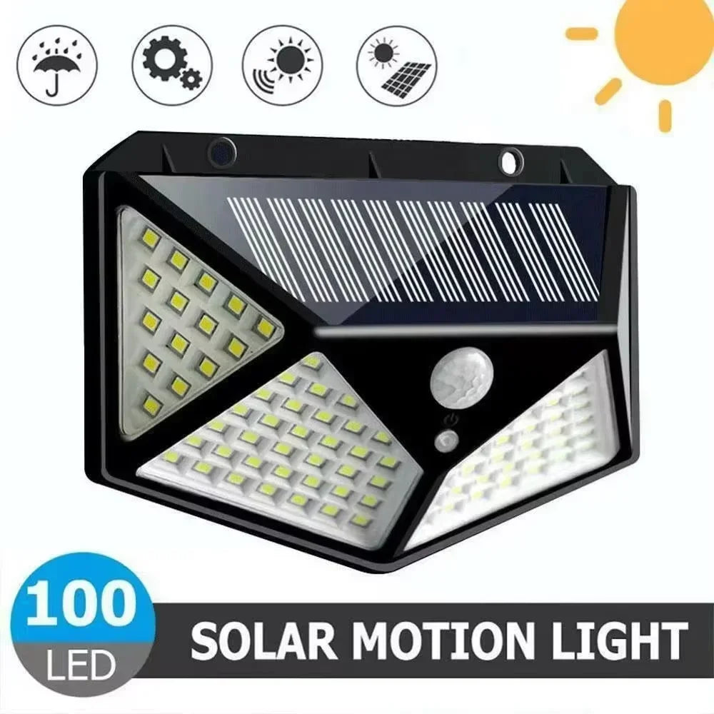 Schwarzes Solarlicht mit mehreren LED-Spots und einem Solarmodul.