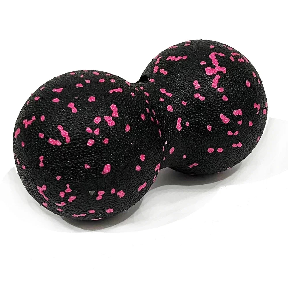 Schwarze EPP-Erdnuss-Massageball mit rosa Sprenkeln, von der Seite gezeigt.