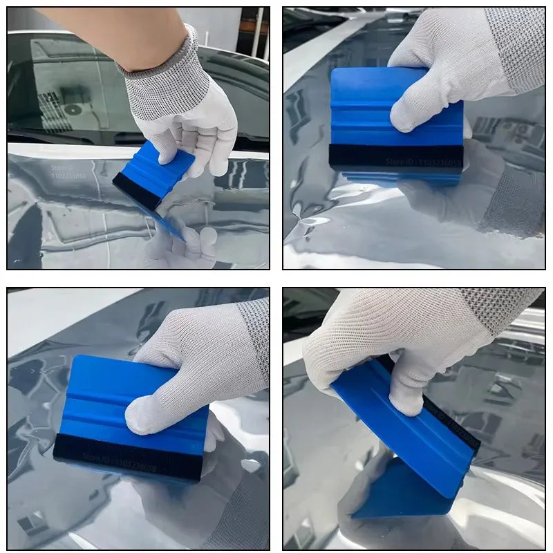 Una mano con un guante blanco está instalando un kit de película vinílica azul en la ventana de un coche.
