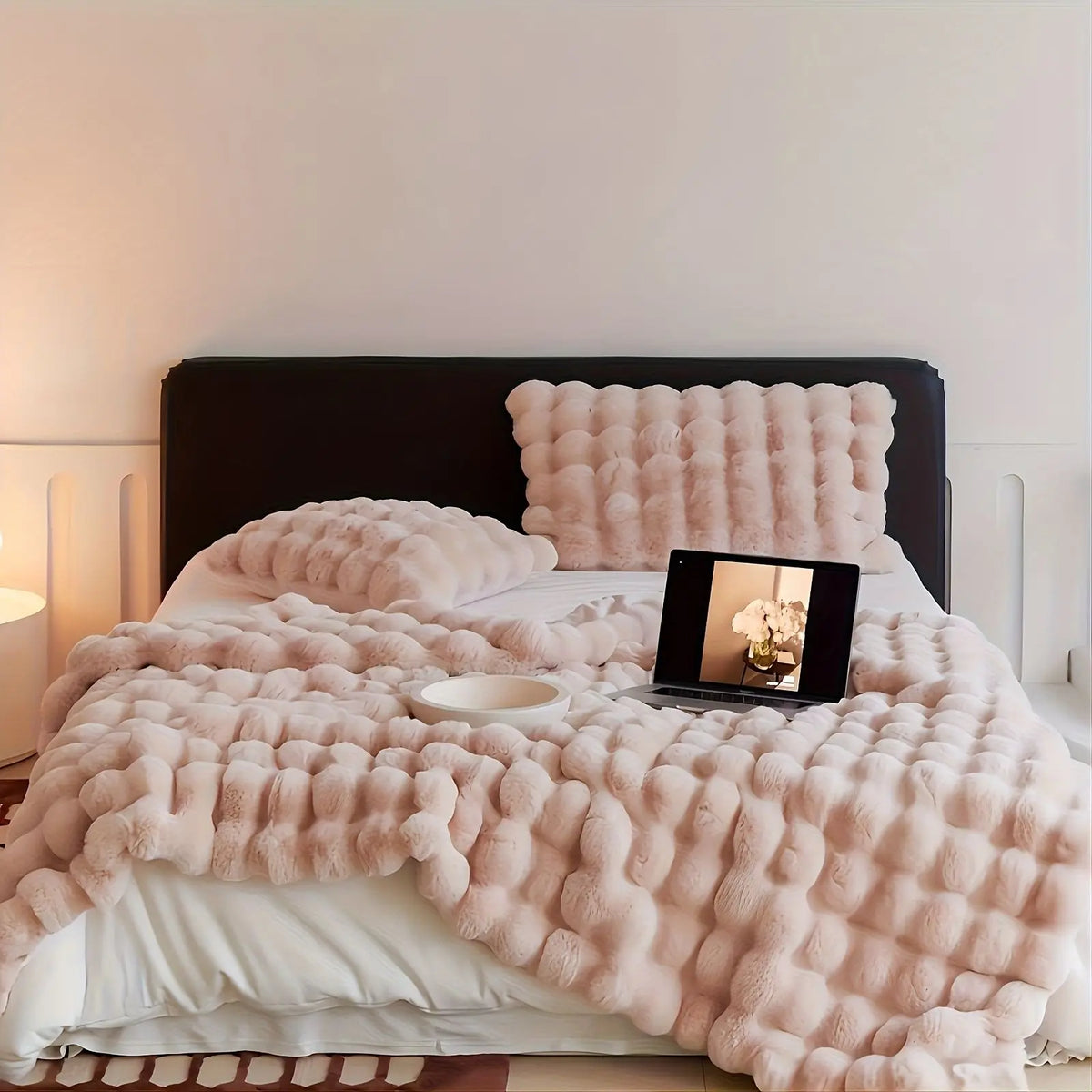 Luxury Faux Fur Throw Blanket – Soft, Warm & Cozy