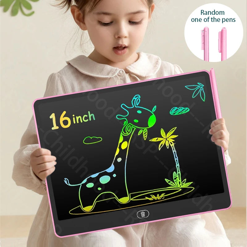 Une jeune fille tient une tablette LCD rose affichant un dessin de girafe verte.