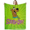 Grüne Überwurfdecke mit karikierter Zeichnung von Scooby-Doo mit happym Gesicht.